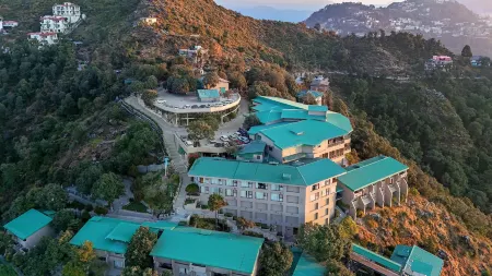 Sterling Mussoorie Отели рядом с достопримечательностью «Mall Rd»