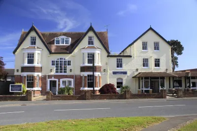 The Birdham at Bembridge Hotel dekat White cliff Bay Glamping and camping site