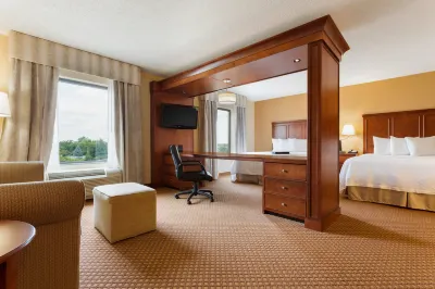 Hampton Inn & Suites Detroit/Chesterfield Township فنادق في ماونت كليمنس
