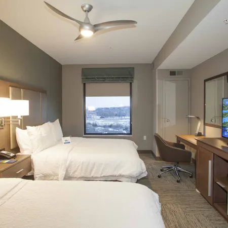 Hampton Inn & Suites St. Paul Downtown Отели рядом с достопримечательностью «Музей науки штата Миннесота»