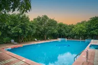Sarovar Portico Sasangir - Pools