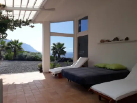 Modern holiday house in exclusive coast location