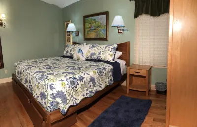 Immaculate Hummingbird Suite - One Mile from Acadia National Park