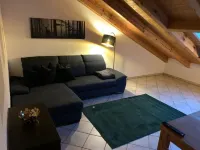 Schöne Ferienwohnung Juliane im Dachgeschoss Hotels in Holzkirchen