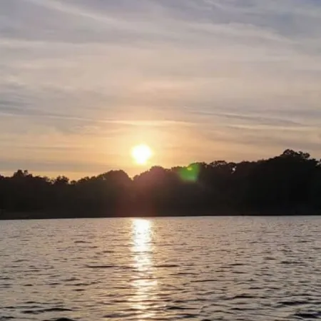 White Sands Lake 2-bedroom Cottage, Sleeps 6, Kayaks/Fishing