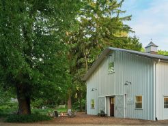 Deerpath Cottage-30 Acres with Indoor Pool, Farm, Kayaking, Trails, by Beach!