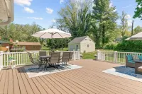 Yellow Bird Cottage - Cozy home minutes from Radford University, with large deck