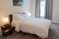 Prefect Lakefront Private Getaway Hotels near The Farmhouse