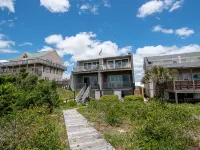 Bev's Beachfront Bungalow Hotele w: Atlantic Beach