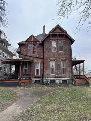 Gorgeous apt marble bath & kit 2 min from  downtown  5 min to Dayton university