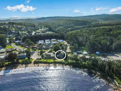 Pete's on the Beach, less than 5 minutes to Batemans Bay CBD Treasures from the Deep Opal and Shell Museum 주변 호텔