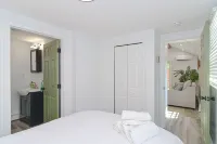 Green Anchor Cottage - private hot tub getaway!