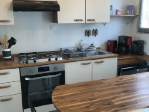 Cosy semi-detached house, terrace 800m from the swimming pool Hotels in Lanton