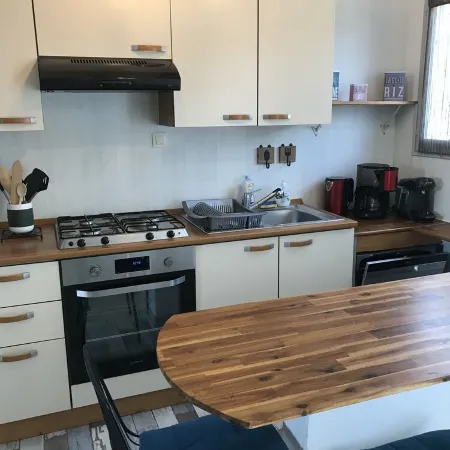 Cosy semi-detached house, terrace 800m from the swimming pool