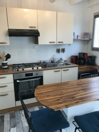 Cosy semi-detached house, terrace 800m from the swimming pool