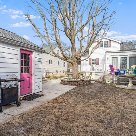 Classic Cape Bungalow On Idaho Ave - A Short 3 Block Stroll to the Shore
