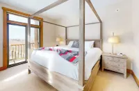 Walk on/Ski Off @Stratton, Hot Tub, King Beds, 2 Living Spaces, Shuttle!