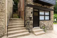 Shurs Lane Cottage, EV Charging, Free Parking, in the heart of Manayunk Hotels near Cliveden