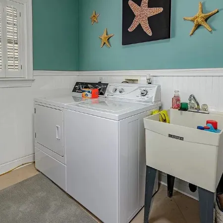 Luxurious Beach Block 4-Bdrm House for the whole family - prices reduced!!