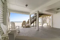 Beachfront!! New Listing! Light & Airy Remodeled 5 Bed/3.5 Bath With Large Deck