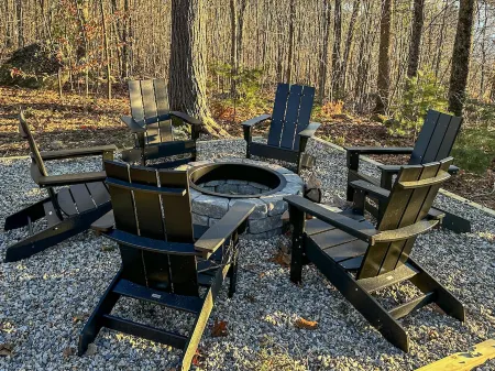 Sunday River House~HTub~Firepit~Wood Stove~Gondola~Move Rm~Amazing Views~Dogs Ok