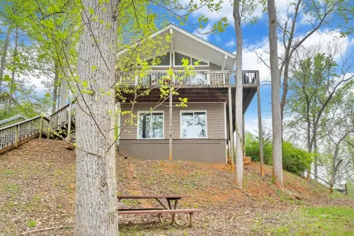 Treetop & Waterfront! Quiet Cove, Hot Tub, Kayaks, Game Room and more