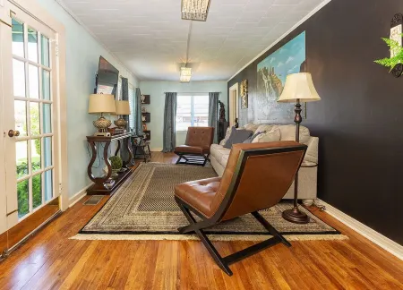 2 bedroom downstairs The Henry House and Queen pull out sofa