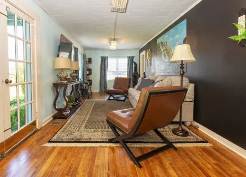 2 bedroom downstairs The Henry House and Queen pull out sofa