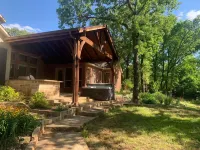 Quiet 1 Acre Lake House Nestled in the Woods 4B/4B