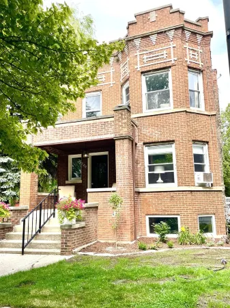 Clean and Comfy Updated Apt in Convenient Location