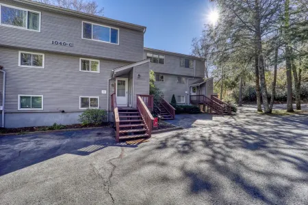 NEW Luxury at Sugar Ski - Extremely close to Slopes, Tubing, and Ice Skating