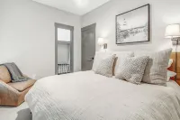 Modern and Luxurious, Spacious home w/ private hot tub + mountain views