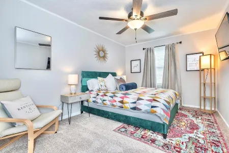 ⭐️Stylish & Cozy Ranch⭐️ Patio, Fenced Back Yard, Fire 🔥Pit-all the essentials!