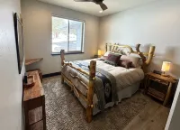 Peaceful retreat on 35 acres w/ spectacular mountain views!