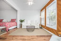 Ocean and Marsh Views, Surf Cottage, Sleeps 7