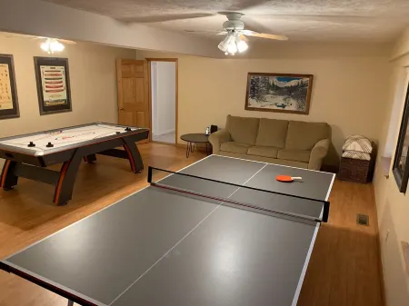 Spacious home with Game room in Jasper Ark.-Minutes from Buffalo National River.