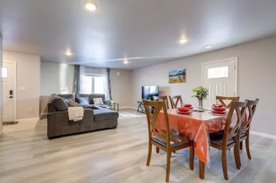 Single story townhouse in quiet neighborhood w fast access to main attractions!