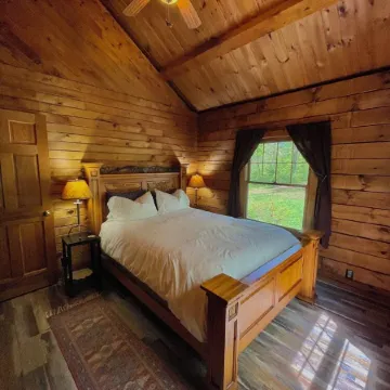 Private Cabin with Pond on Family Farm