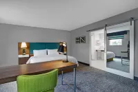 Hampton Inn & Suites by Hilton Belleville Hotels near American Eagle Store
