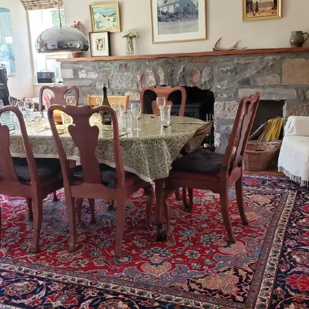 Fabulous house with sun-doors and patio - Large mature garden. Mountain views.
