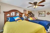 Fishing Haven with Boat Launch and 20 minutes from downtown.