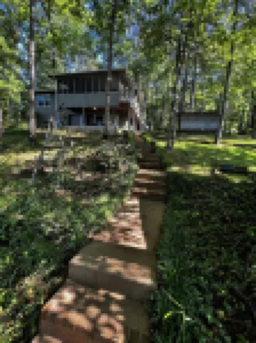 Cozy Cabin with Screened Porch and Fishing Dock on Lake D'Arbonne