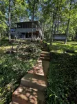 Cozy Cabin with Screened Porch and Fishing Dock on Lake D'Arbonne