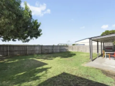 Chill at the Igloo cottage - 100m walk to beach 波塔靈頓酒店