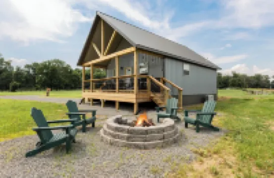 NEW HOT TUB Cozy Cabin Cumberland River near Lake Cumberland~Firepit~New build Hotels in Jamestown