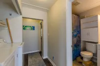 1-bed vacation home w/ King bed just 6 minutes from Empower Field at Mile High