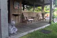 Maison Bois Bord de mer a Proximité de la Plage Hotels in Carcans