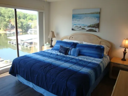 Lake of the Ozarks Indian Pointe 2 bedroom vacation condo with amazing views!!