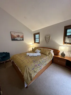 Cozy House in Big Bass Lake Gouldsboro with Hot Tub, Fire Pit, Pool, Ping Pong