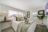 The Sunshine Farmhouse in Old Roseville! Hotels near T.J. Maxx